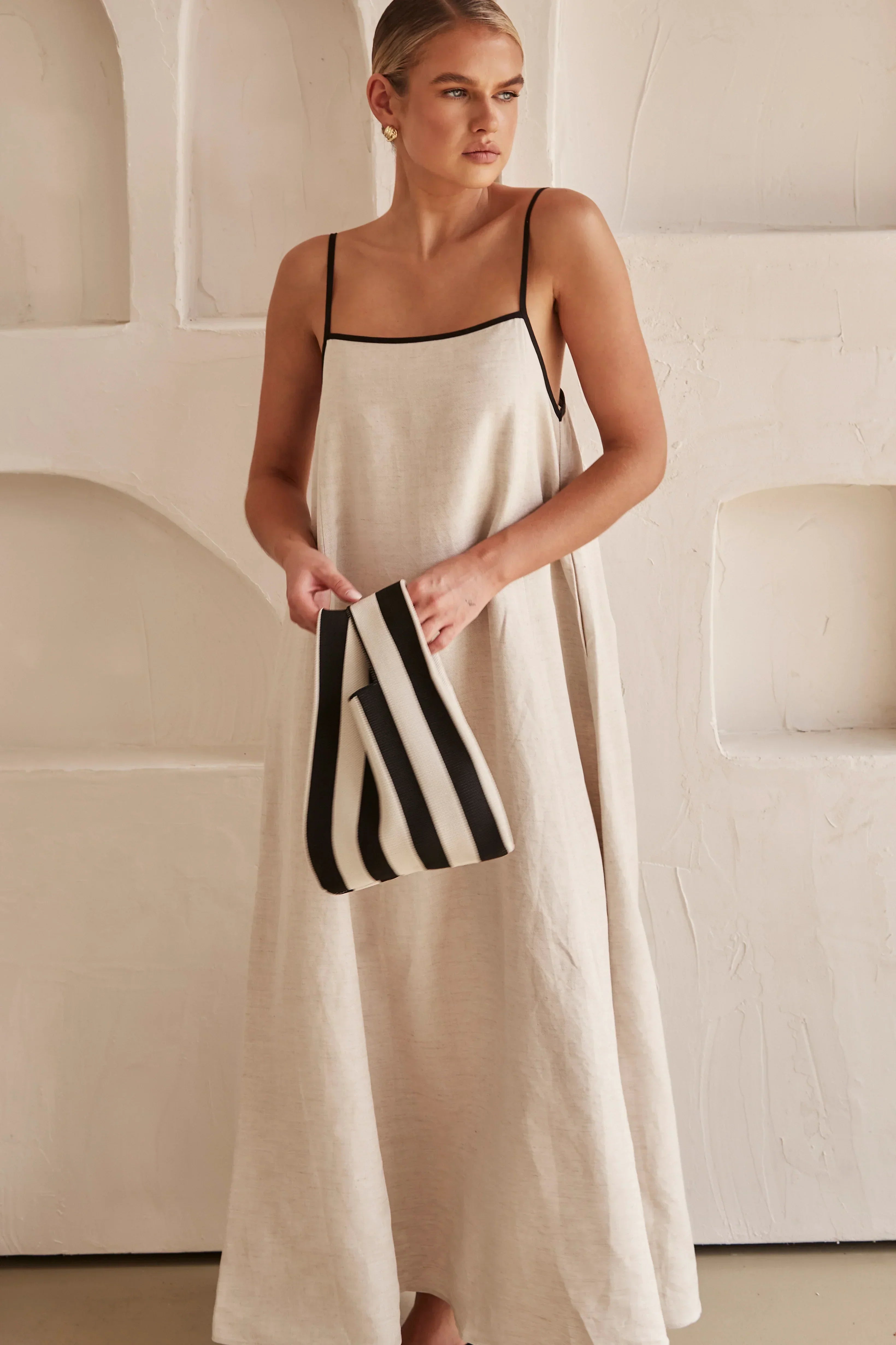 Samanta Minimalist Maxi Dress Chic Silhouette Collection