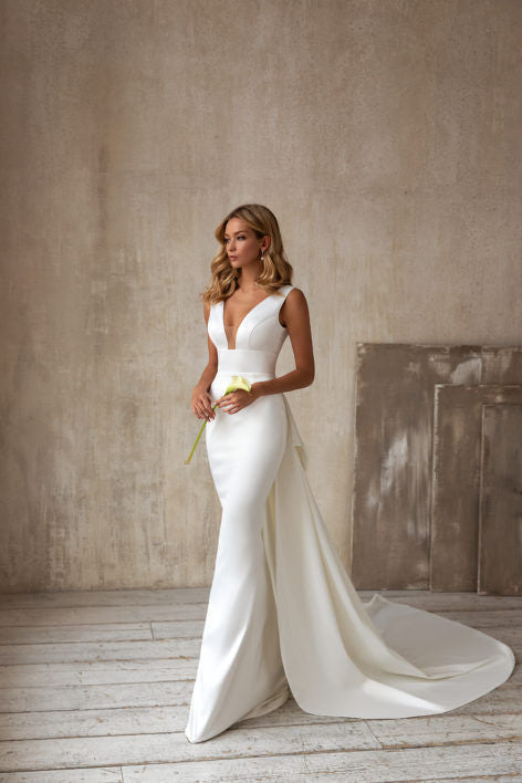 Spring Summer Women Dress Chic V-neck Sleeveless with Tail Wedding Dress Formal Dress