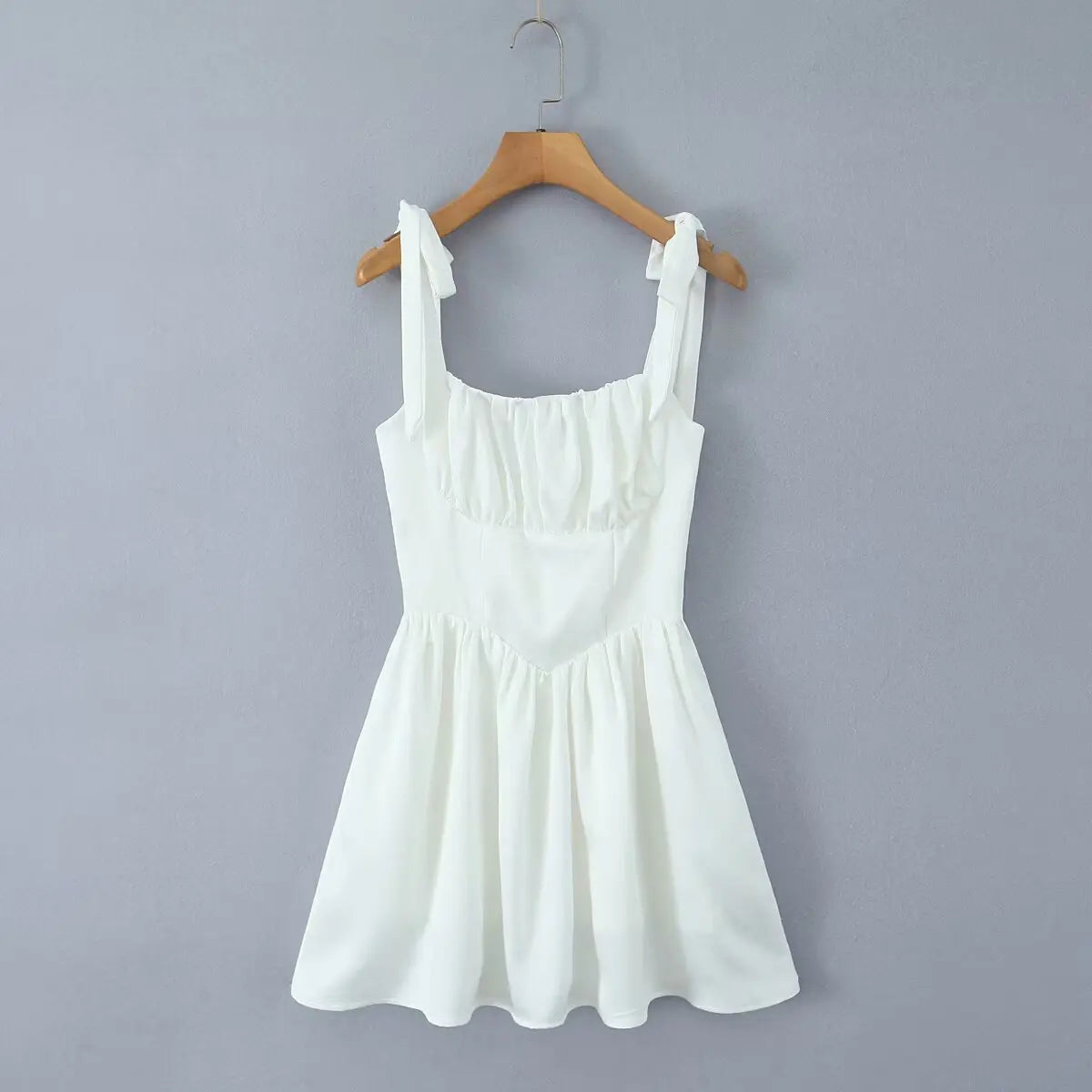 2025 Pleated Design Tie up Sleeveless Summer Dresses Women Solid Color Fitted Fit Mini Dress Simple Fashion Party Dress