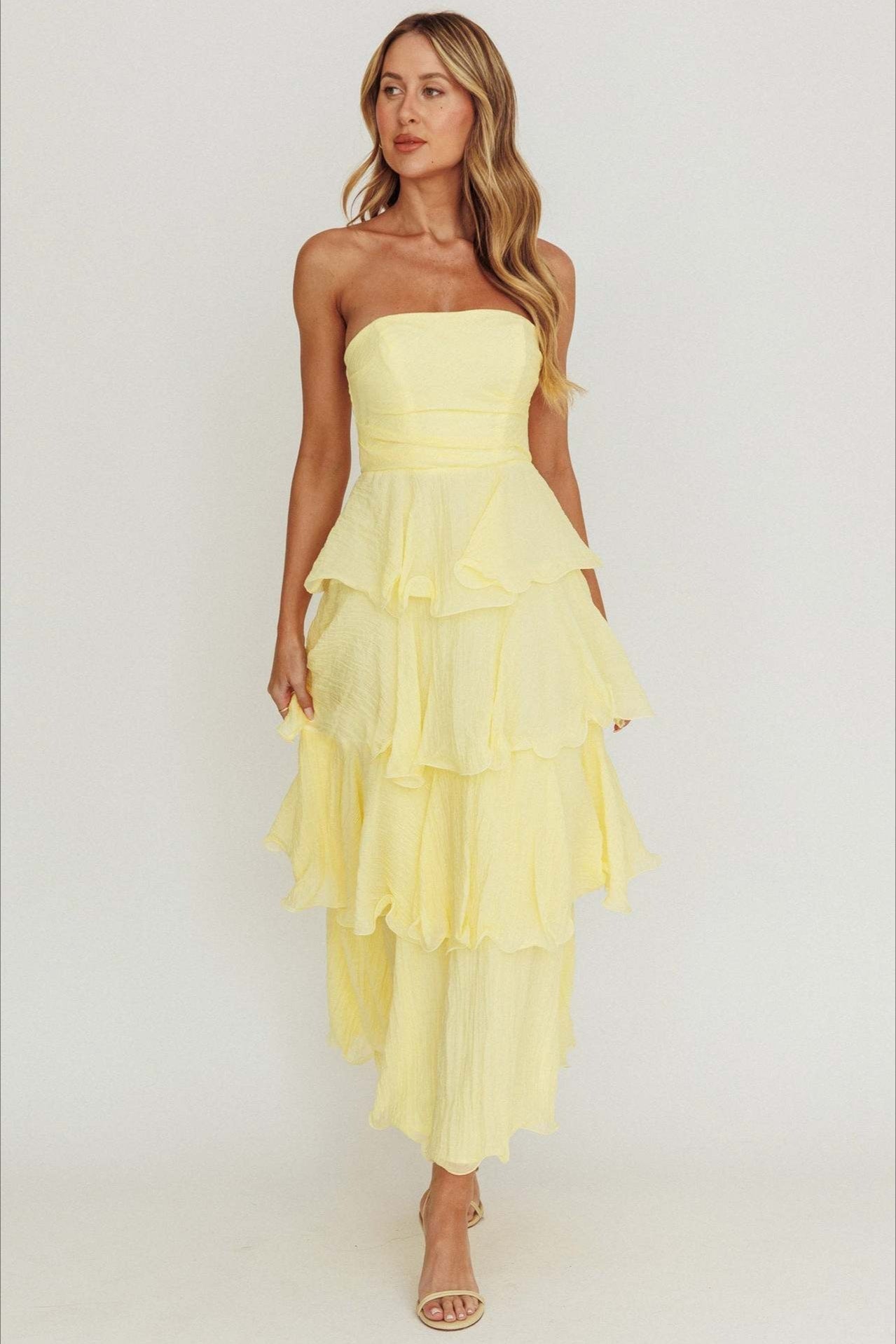 Chic Slim Fit Strapless Backless Ruffled Prom Dress