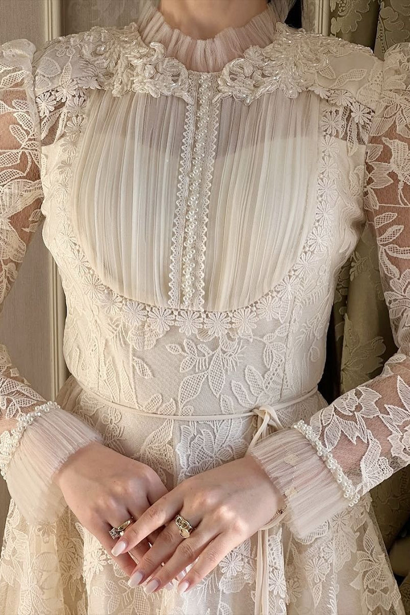 Retro Graceful Lace Embroidered Wedding Dress