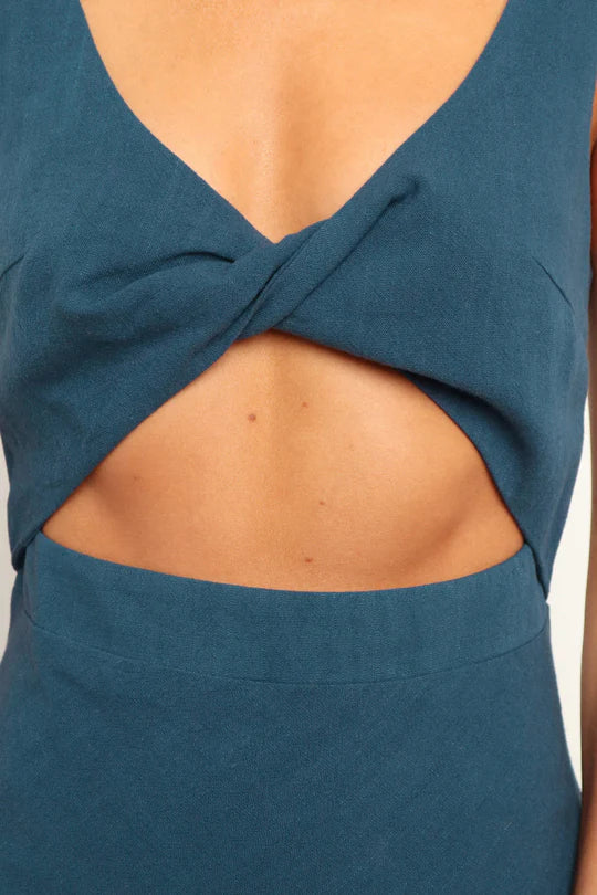 Gudelia Midi Dress in a Wrap Style for Women Refined Relaxed Wear