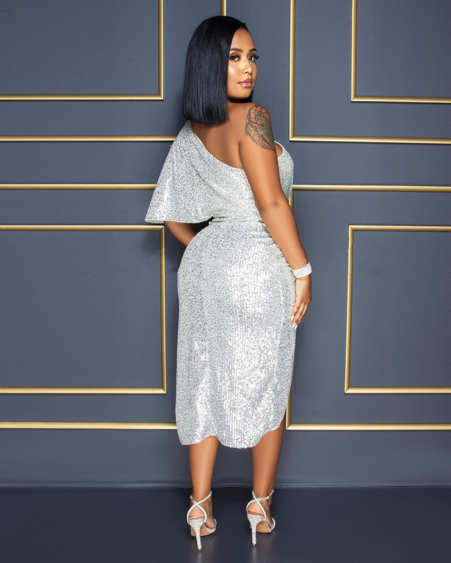 Kissnovaa - Solid Sequins One Puff Sleeve Celebrity Party Midi Dress