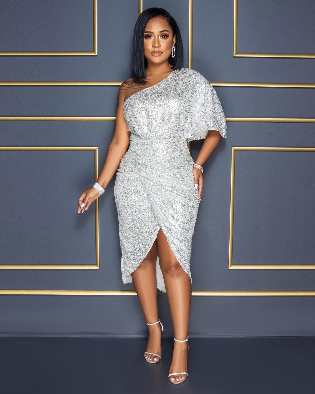 Kissnovaa - Solid Sequins One Puff Sleeve Celebrity Party Midi Dress