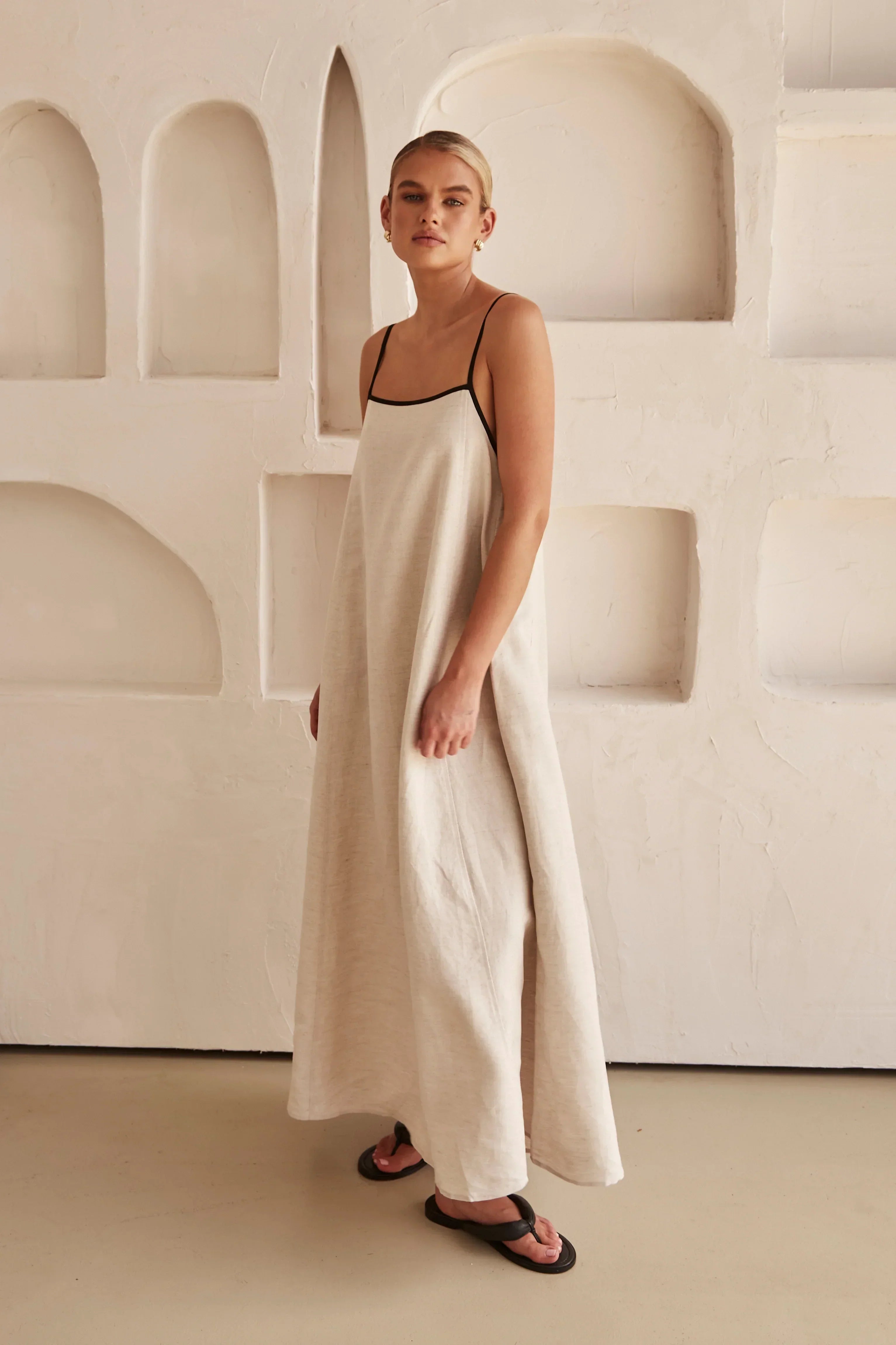 Samanta Minimalist Maxi Dress Chic Silhouette Collection