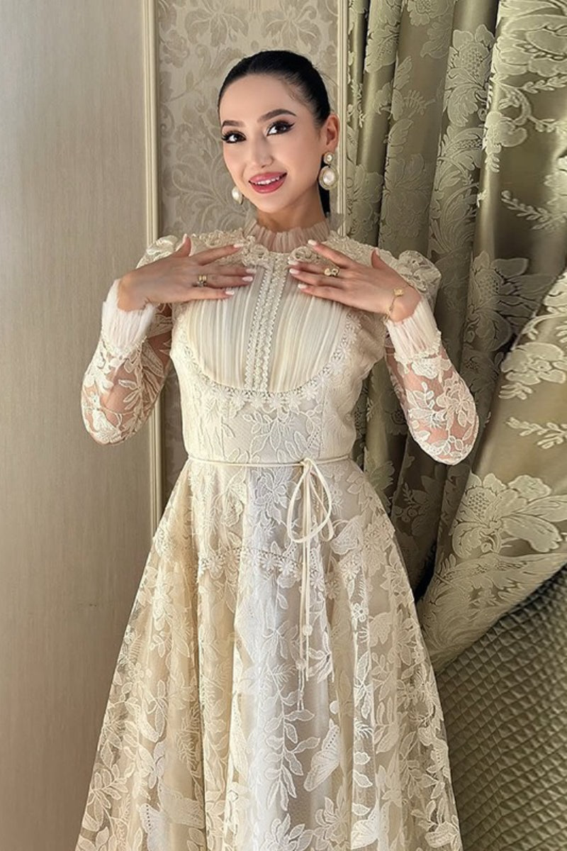 Retro Graceful Lace Embroidered Wedding Dress