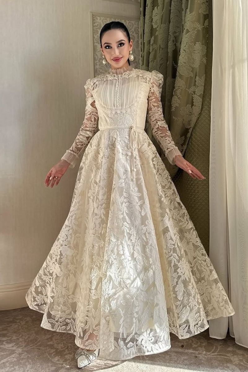 Retro Graceful Lace Embroidered Wedding Dress