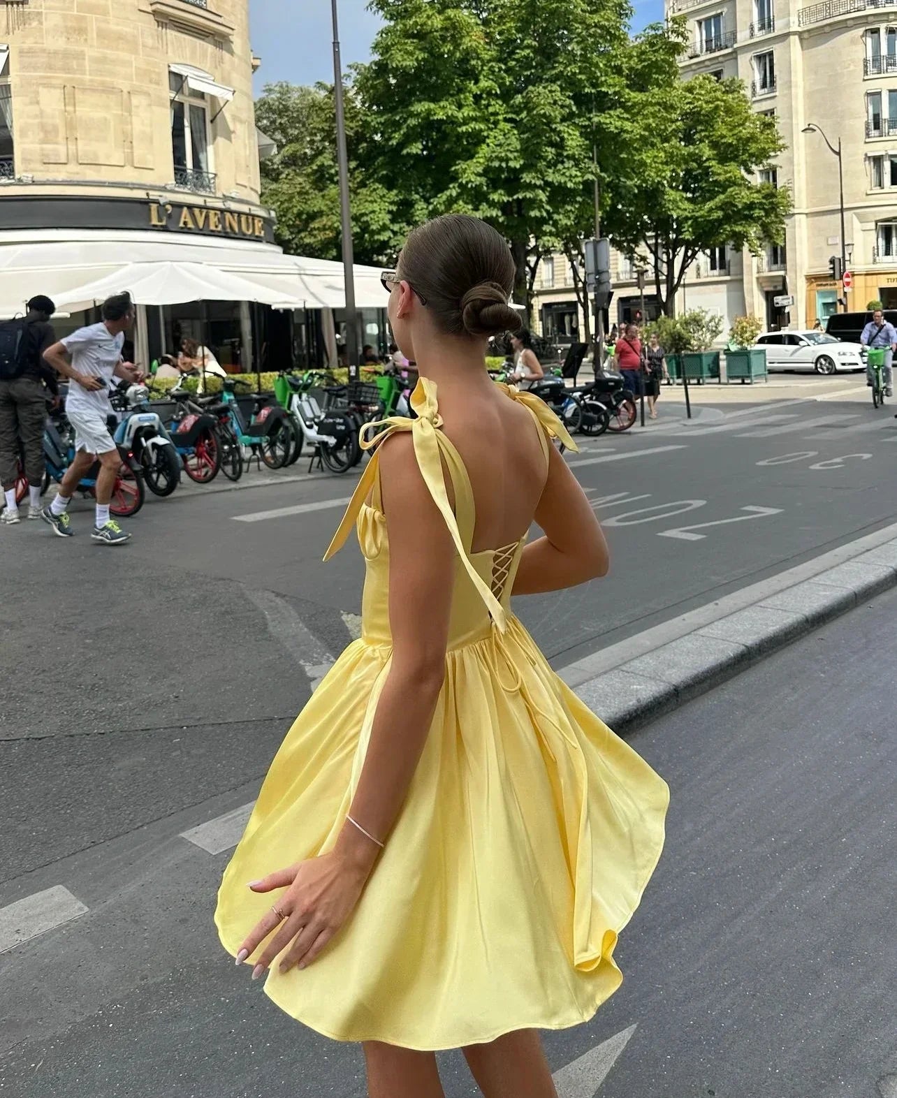 2025 Pleated Design Tie up Sleeveless Summer Dresses Women Solid Color Fitted Fit Mini Dress Simple Fashion Party Dress