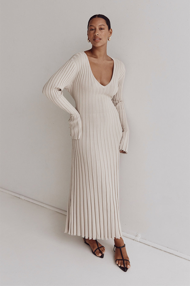 Minimalist Verónica Midi Dress with V Neck and Knitted Sleeves Elevated Occasion Wear