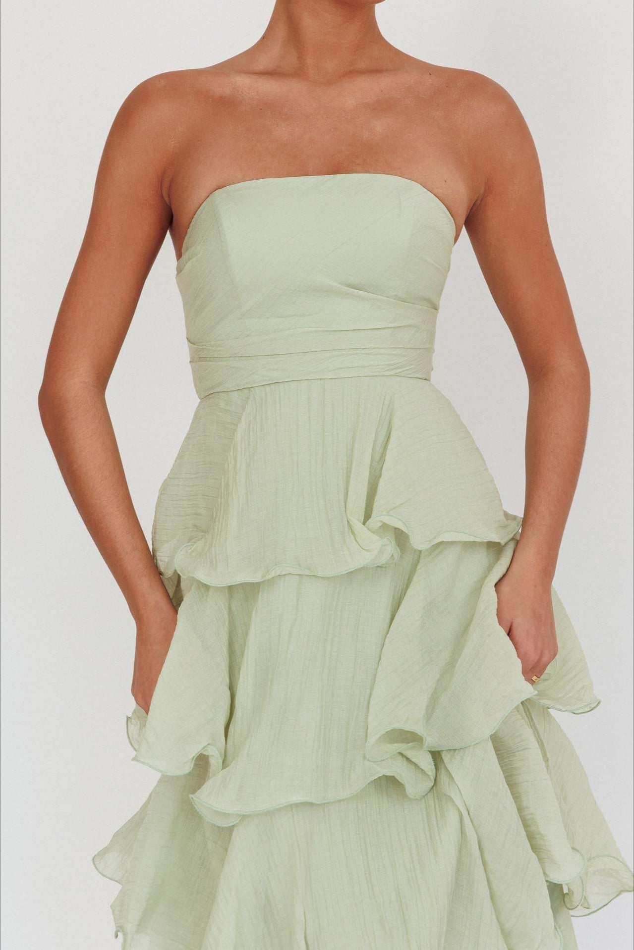 Chic Slim Fit Strapless Backless Ruffled Prom Dress