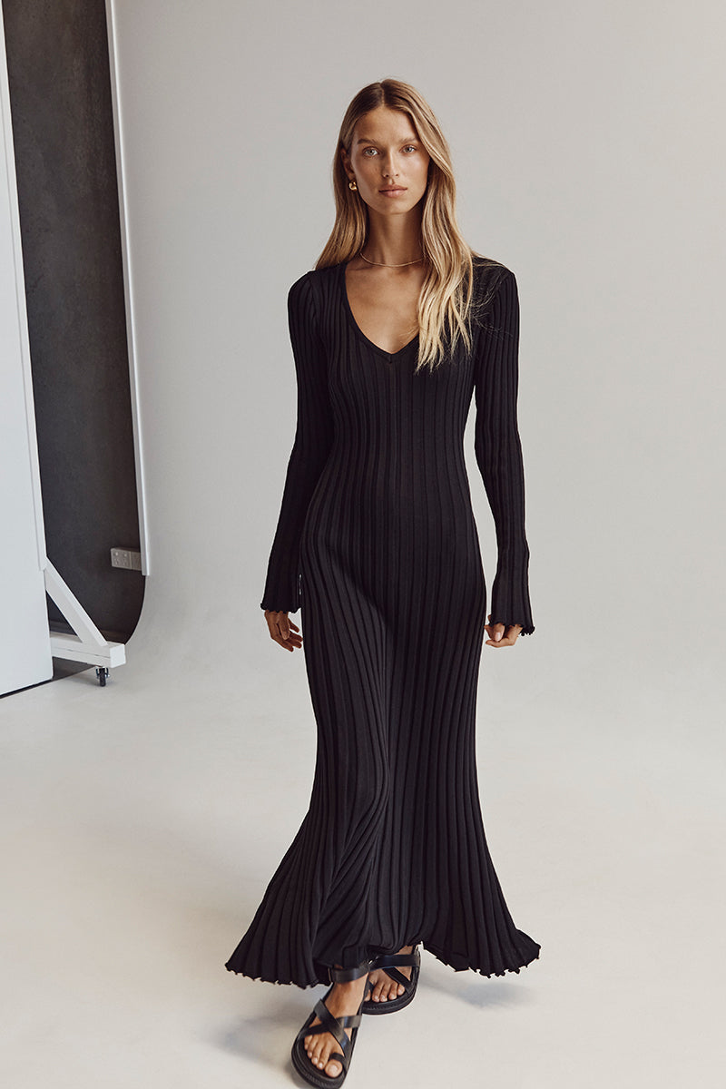 Minimalist Verónica Midi Dress with V Neck and Knitted Sleeves Elevated Occasion Wear