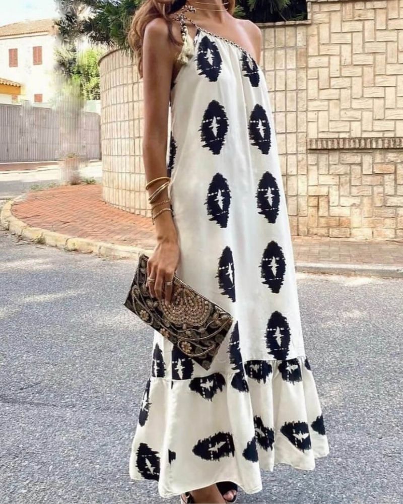 Lucía Refined Maxi Dress in a Relaxed Fit for Women Wardrobe Essential