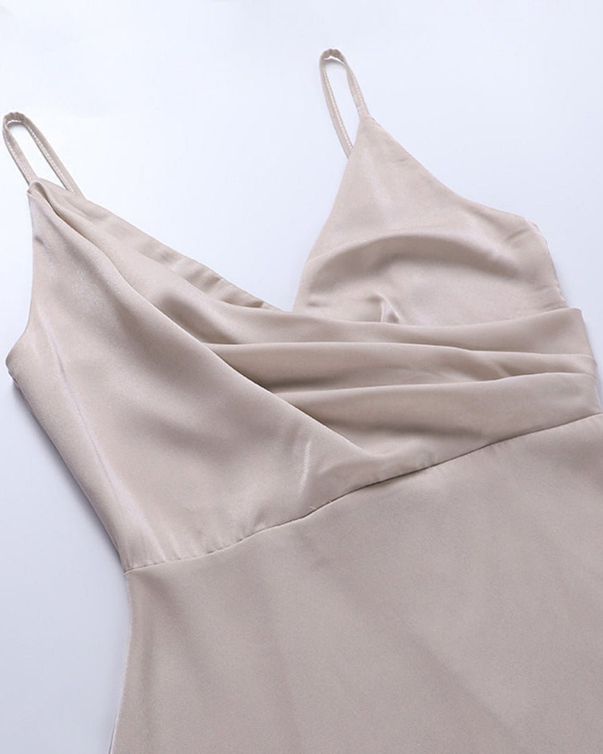 Dolores Chic Maxi Dress with a Sweetheart Neckline and Slit